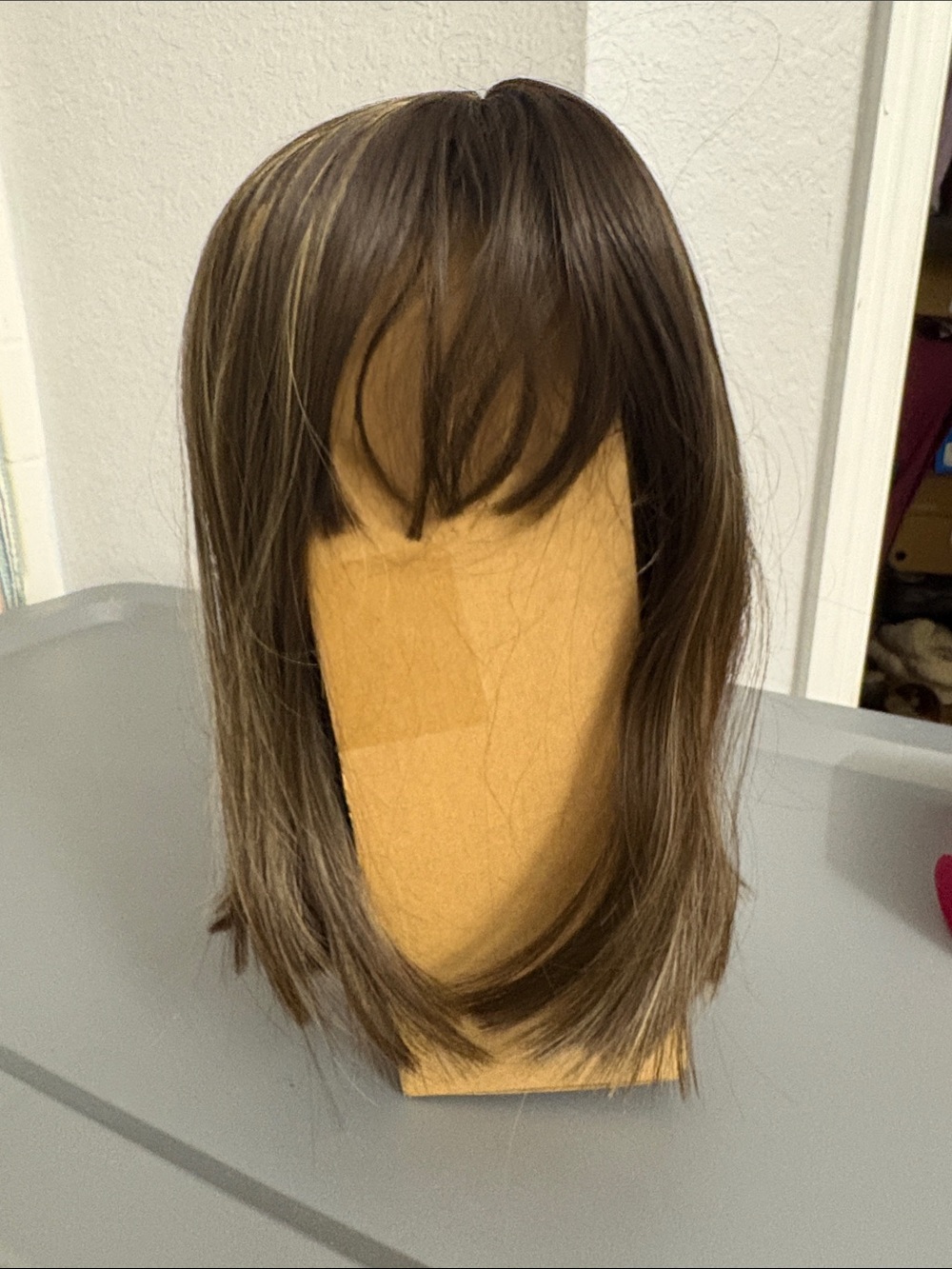 Women’s Short Straight Bob Wig in Brown with Subtle Highlights